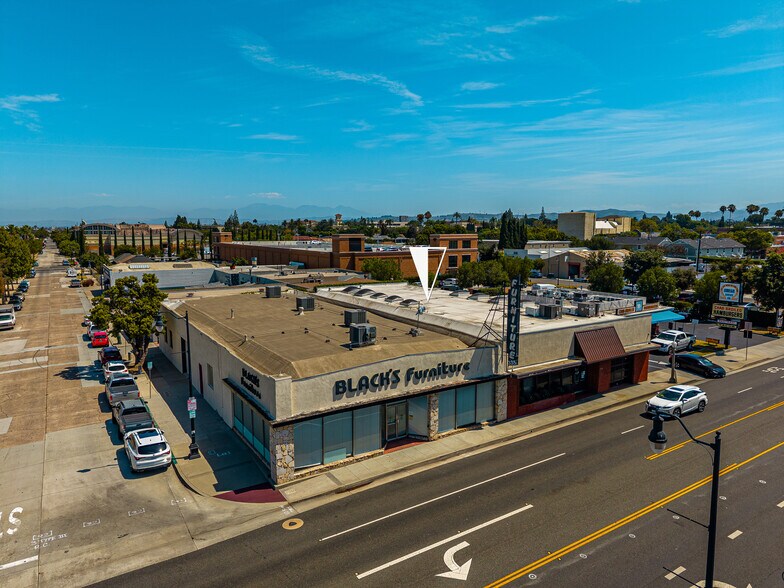 More Photos Of 335 W Chapman Ave, Orange Storefront For Lease