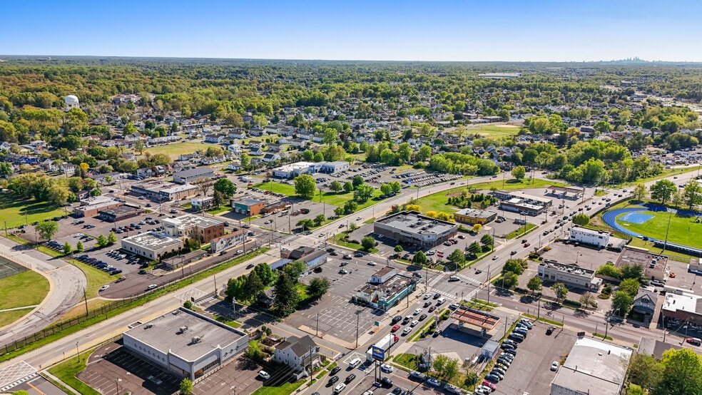 More Photos Of 631 High St, Burlington Freestanding For Sale
