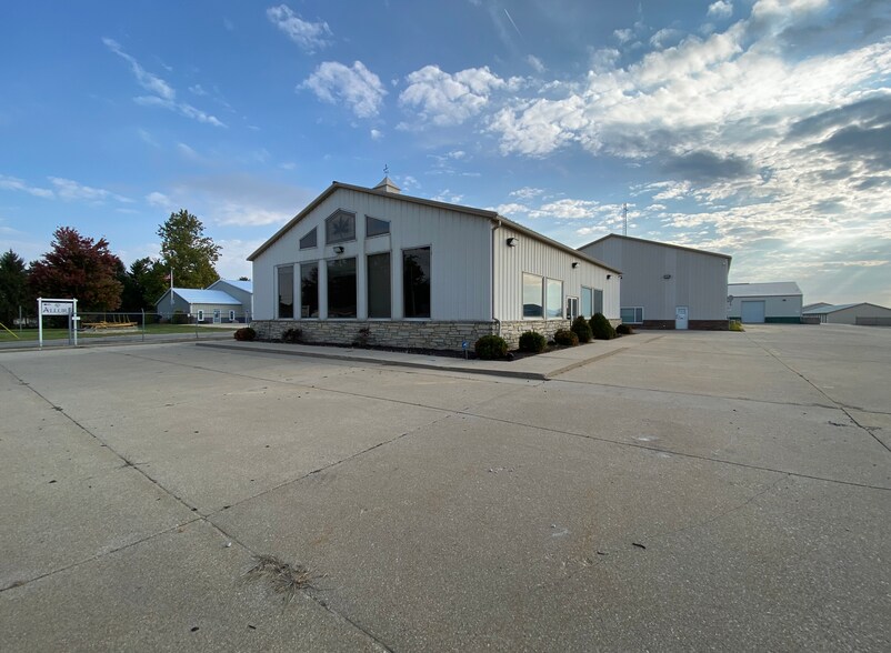 More Photos Of 780 S Chicago St, Geneseo Light Distribution For Lease