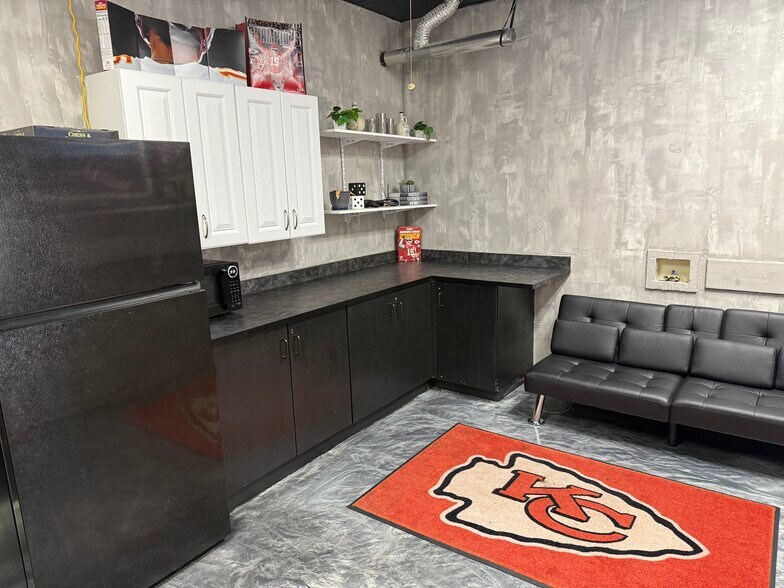 More Photos Of 805-807 W Main St, Blue Springs Storefront Retail Office For Sale