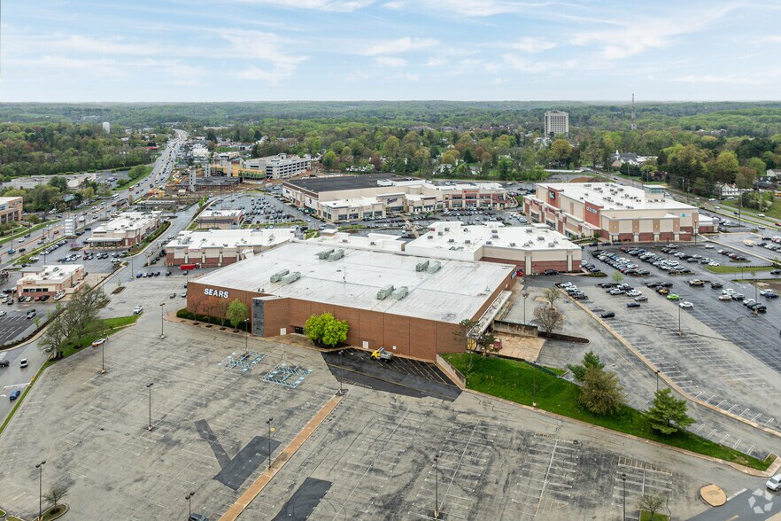 More Photos Of 1067 W Baltimore Pike, Media Department Store For Lease