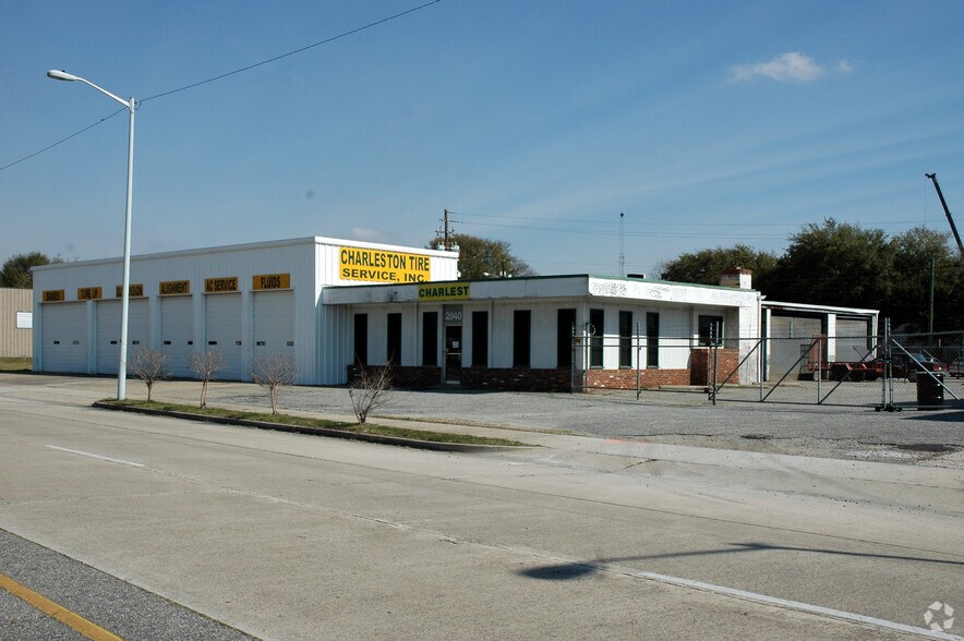 More Photos Of 2940 Rivers Ave, North Charleston Service For Lease