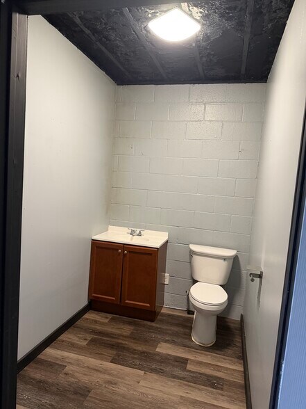 More Photos Of 8555 Fm-2673, Canyon Lake Freestanding For Lease