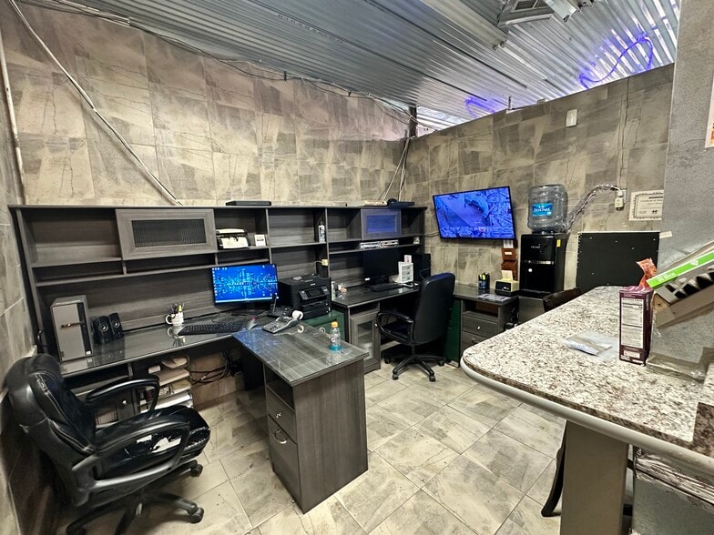 More Photos Of 508 S Broadway, Baltimore Storefront Retail Office For Sale