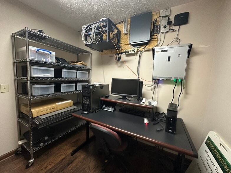 More Photos Of 800 E Franklin St, Dayton Office For Sale