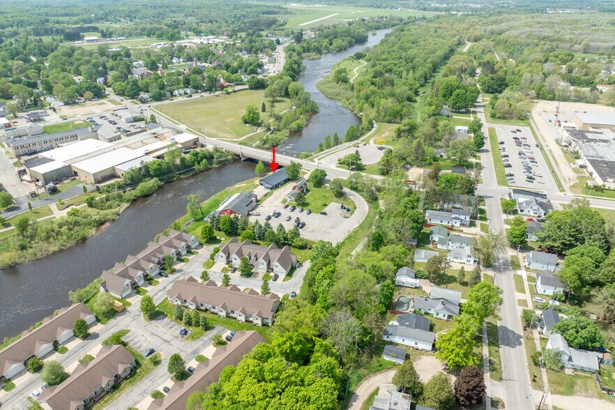 More Photos Of 226 Baldwin St, Big Rapids Light Distribution For Sale