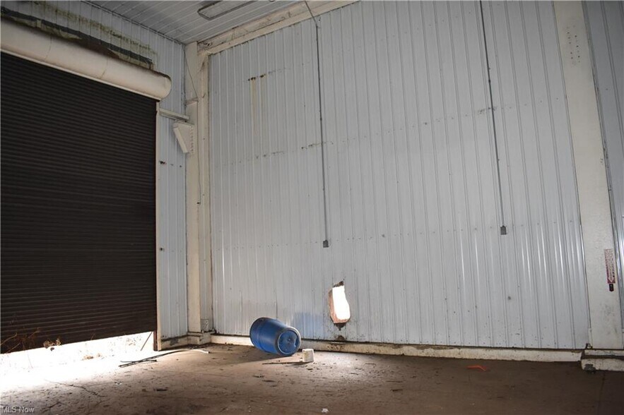 More Photos Of 1015 30th St, Ashtabula Distribution For Sale