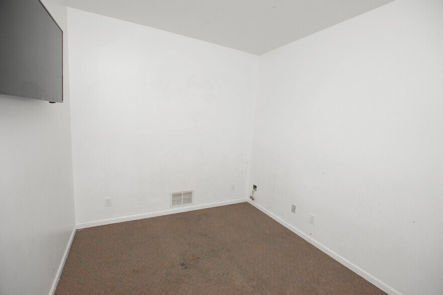 More Photos Of 401 Garland St, Flint Office For Sale