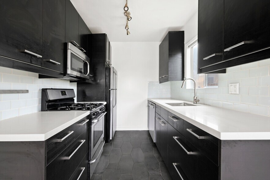 More Photos Of 200 N Rampart Blvd, Los Angeles Apartments For Sale