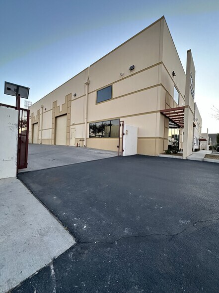 More Photos Of 4690 W Post Rd, Las Vegas Warehouse For Sale