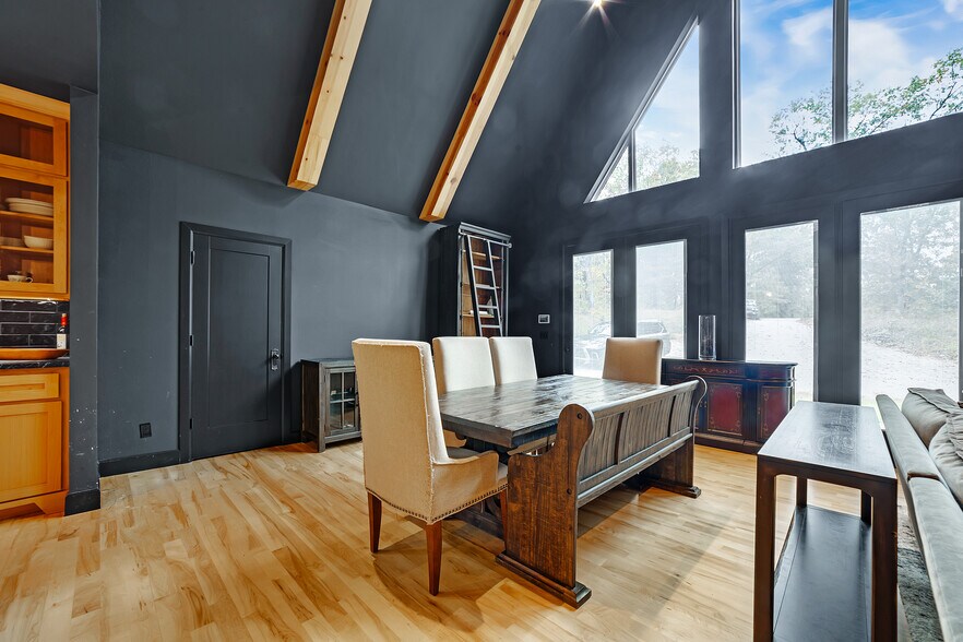 More Photos Of 446724 E 390 Rd, Langley Hotel For Sale