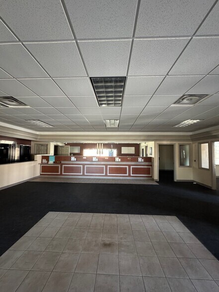 More Photos Of 30379 Gratiot Ave, Roseville Bank For Lease