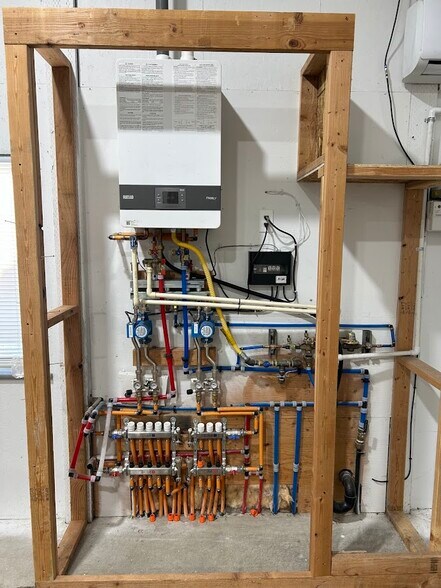 More Photos Of 1622 S Williams Ln, Spokane Light Distribution For Lease