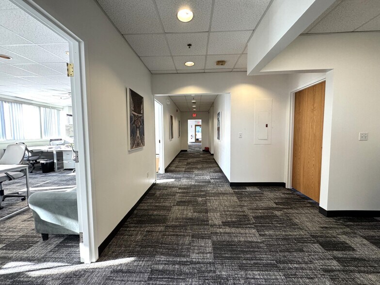 More Photos Of 4 Betty St, Everett Flex For Lease