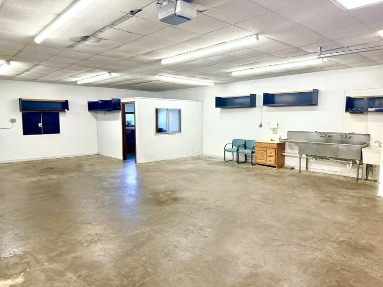 More Photos Of 1018 Independence St, Cape Girardeau Industrial For Lease