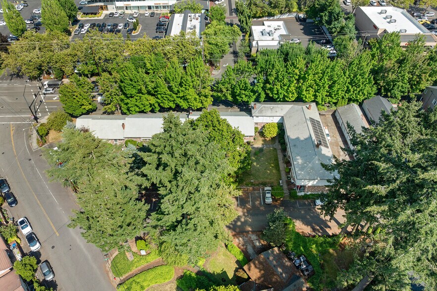 More Photos Of 50 Northshore Rd, Lake Oswego Apartments For Sale
