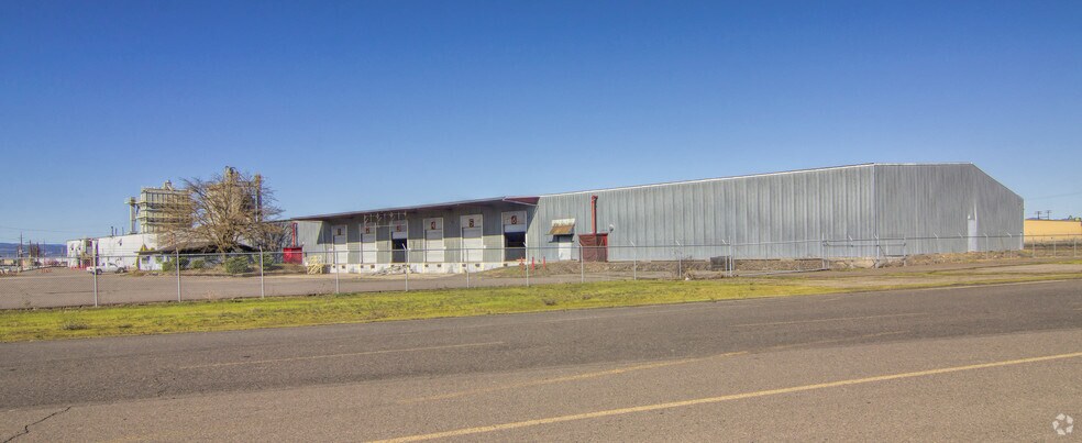 More Photos Of 7930 Agate Rd, White City Warehouse For Lease