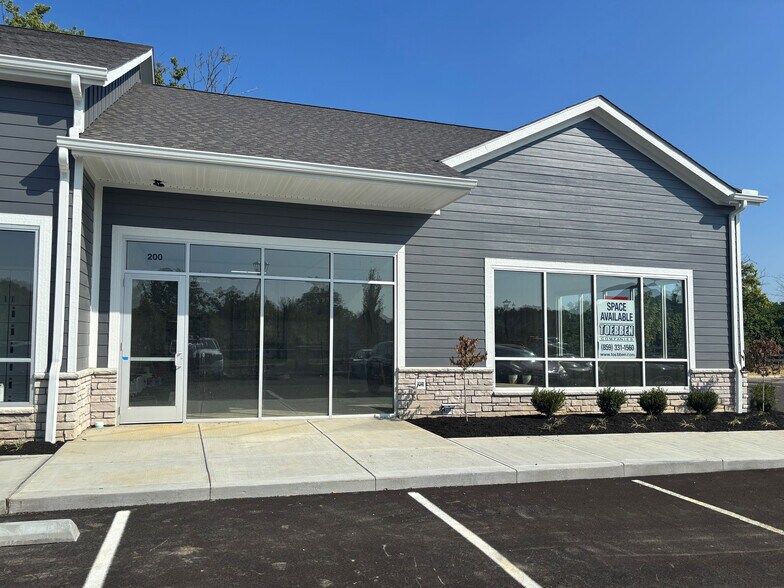 More Photos Of 1330 N Bend Rd, Hebron Storefront For Lease