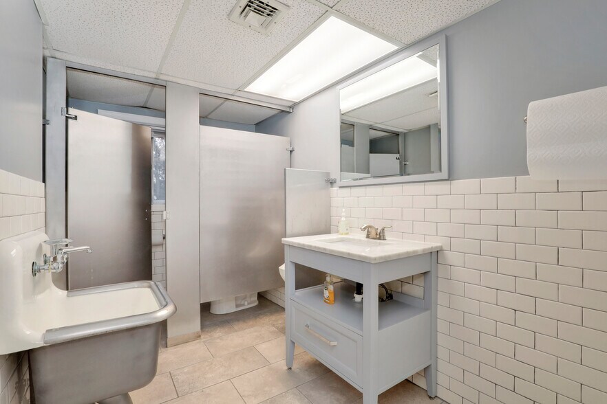 More Photos Of 103 Fort Salonga Rd, Northport Office For Sale