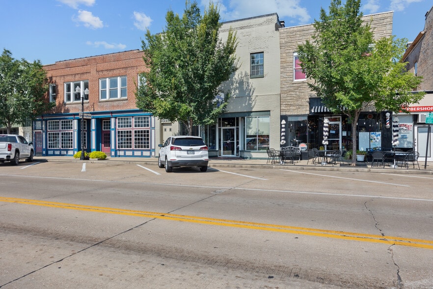More Photos Of 120 N Main St, De Soto Storefront Retail Residential For Sale