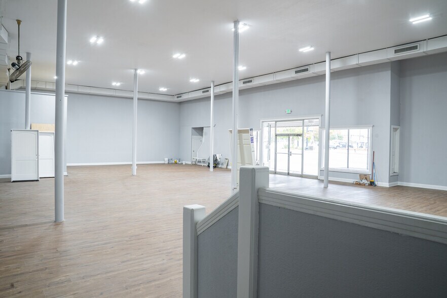 More Photos Of 106 E Main St, Kilgore Freestanding For Lease