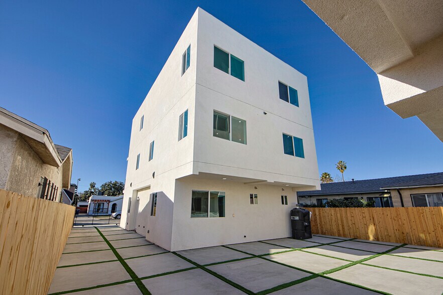 More Photos Of 2404 S Cochran Ave, Los Angeles Apartments For Sale