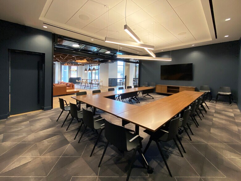 More Photos Of 2318 Mill Rd, Alexandria Office For Lease