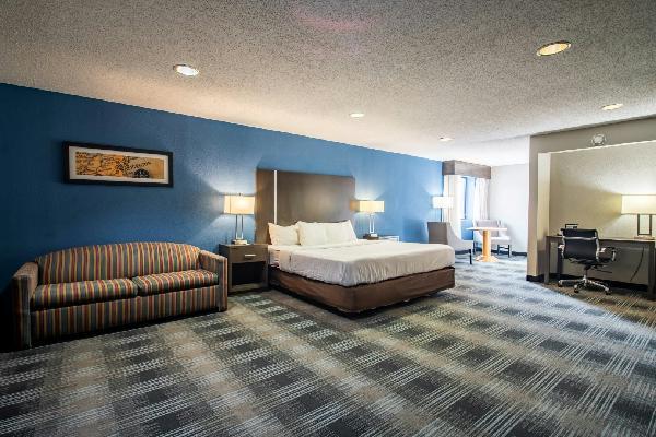 More Photos Of 17550 Rosbough Blvd, Middleburg Heights Hotel For Sale