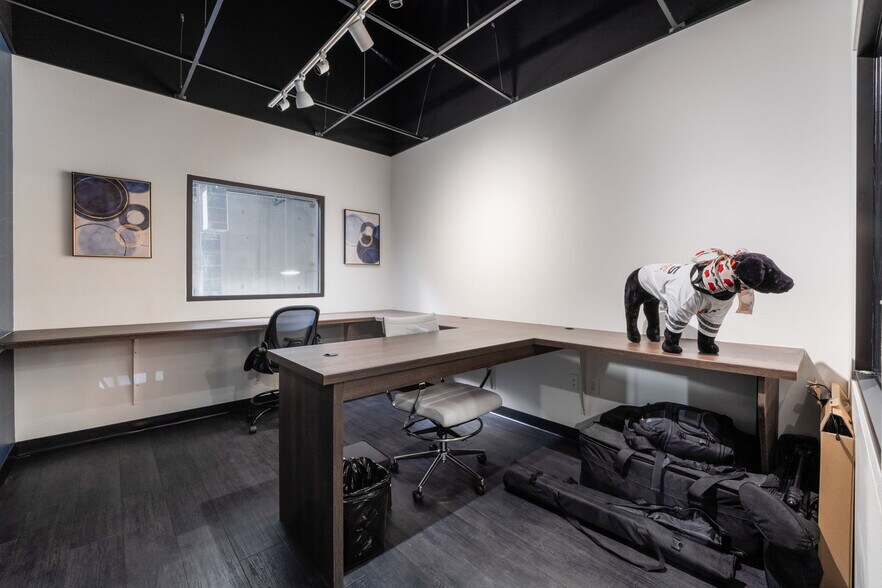 More Photos Of 2950 E Sunset Rd, Las Vegas Showroom For Sale