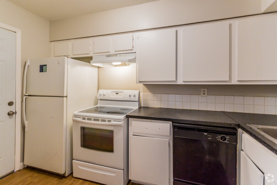 More Photos Of 2295 Candlewyck Cir, Memphis Apartments For Sale