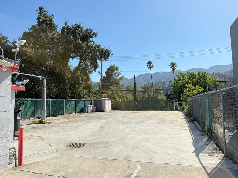 More Photos Of 3202 Honolulu Ave, La Crescenta Land For Lease