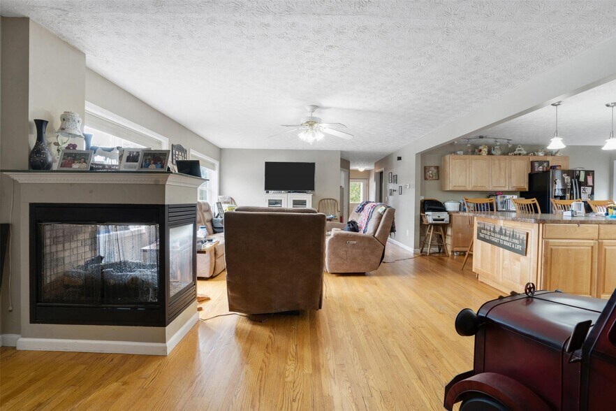 More Photos Of 6 Sanderson St, Hayesville Flex For Sale