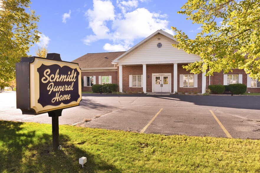 More Photos Of N168W20135 Main St, Jackson Funeral Home For Sale