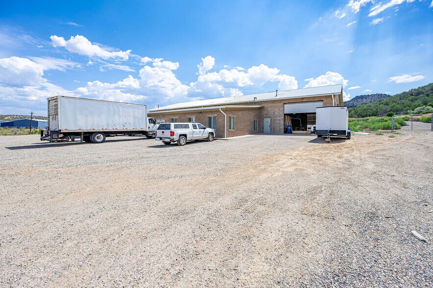More Photos Of 2005 CR 319, Rifle Warehouse For Lease