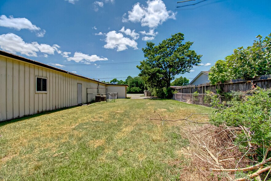 More Photos Of 3019 Dickinson Ave, Dickinson Freestanding For Sale