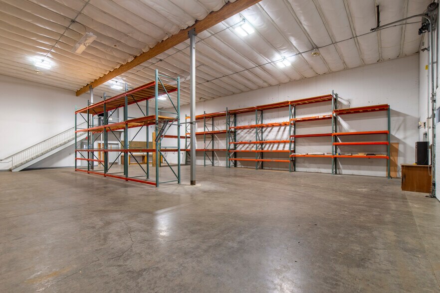 More Photos Of 3535 Del Webb Ave NE, Salem Warehouse For Lease