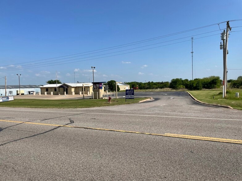 More Photos Of 924 Missouri, Walters Bank For Sale