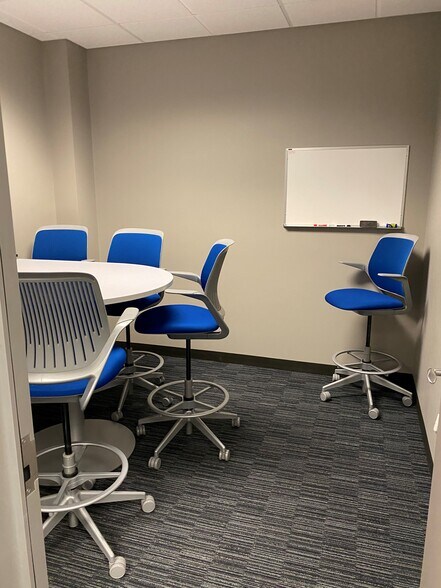 More Photos Of 412 E Parkcenter Blvd, Boise Office For Lease