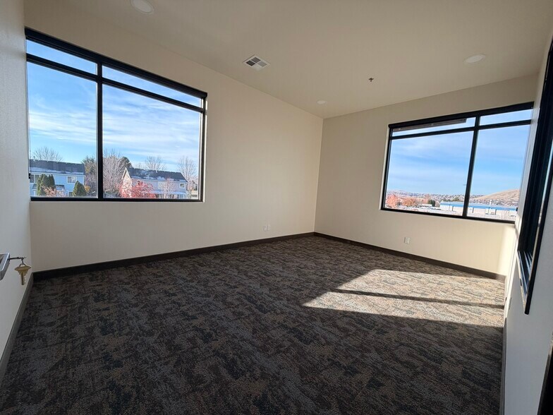More Photos Of 30 S Louisiana St, Kennewick Loft Creative Space For Lease