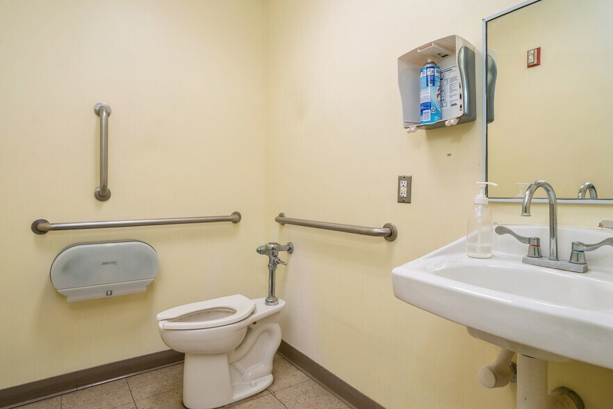 More Photos Of 680 Broadway, Paterson Hospital For Lease