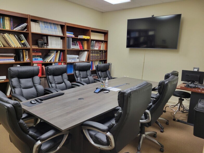 More Photos Of 9970 Bavaria Rd, Fort Myers Light Distribution For Sale