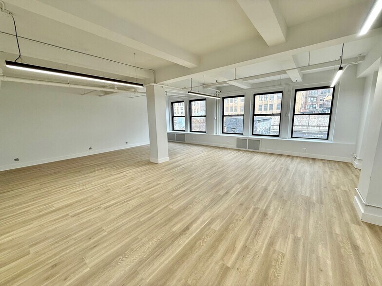 More Photos Of 261 W 35th St, New York Loft Creative Space For Lease