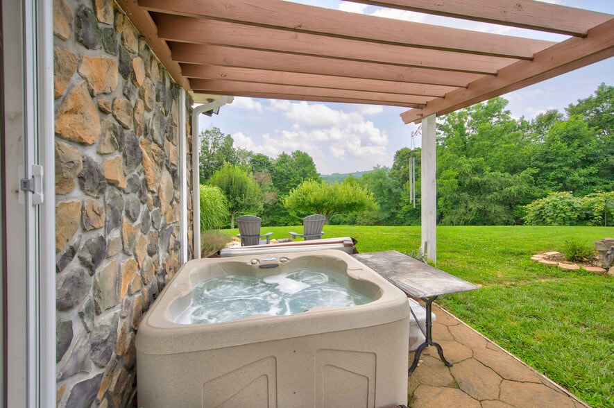 More Photos Of 1661 Turner Spur Rd, Fancy Gap Healthcare For Sale
