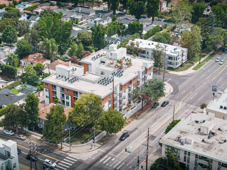 More Photos Of 10555 Bloomfield St, Toluca Lake Apartments For Sale