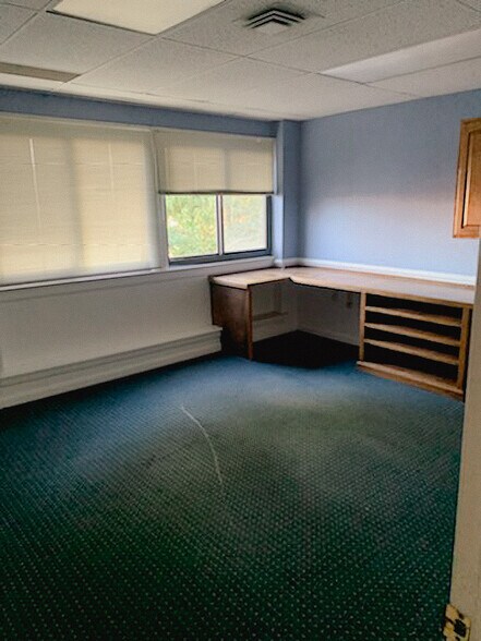 More Photos Of 1423 Capitol Trl, Newark Office For Lease