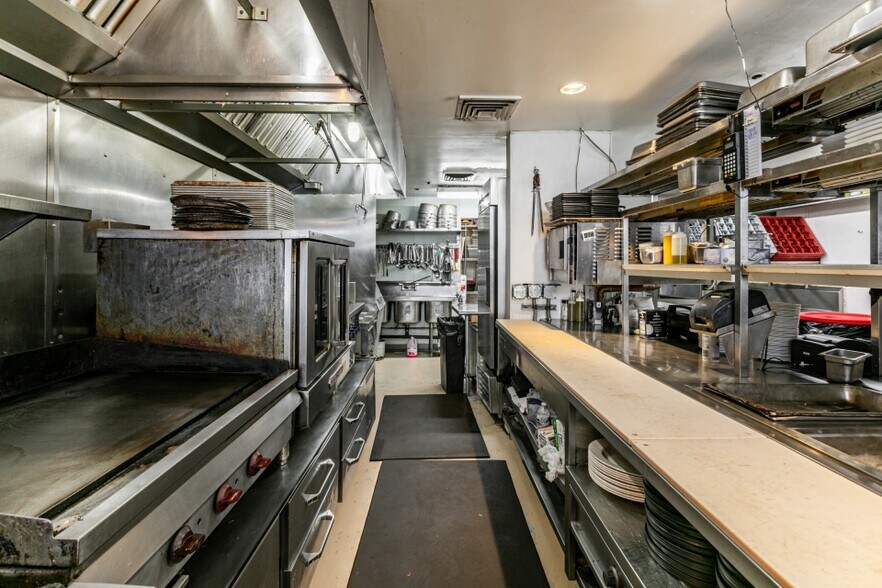 More Photos Of 890 Main St, Park City Apartments For Sale