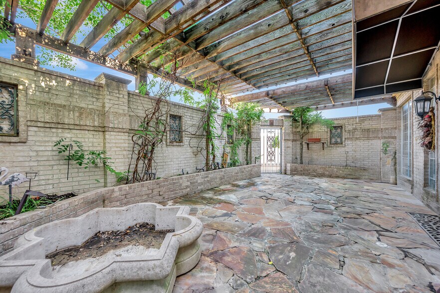 More Photos Of 504 N Euless Main St, Euless Carwash For Sale