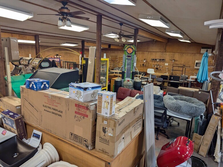 More Photos Of 22889 MO-64 Hwy, Hermitage Self Storage For Sale