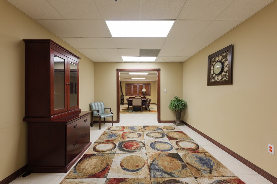 More Photos Of 305 Expressway 83, Mission Medical For Lease