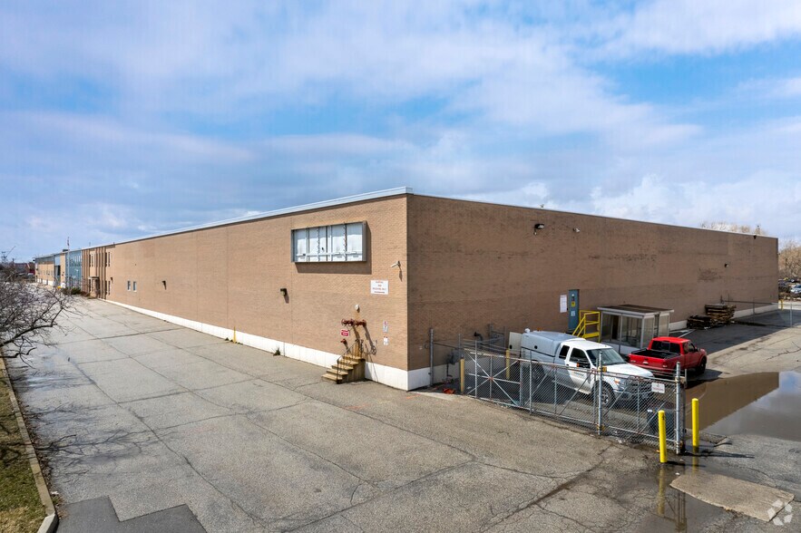More Photos Of 1485 Speers Rd, Oakville Manufacturing For Lease